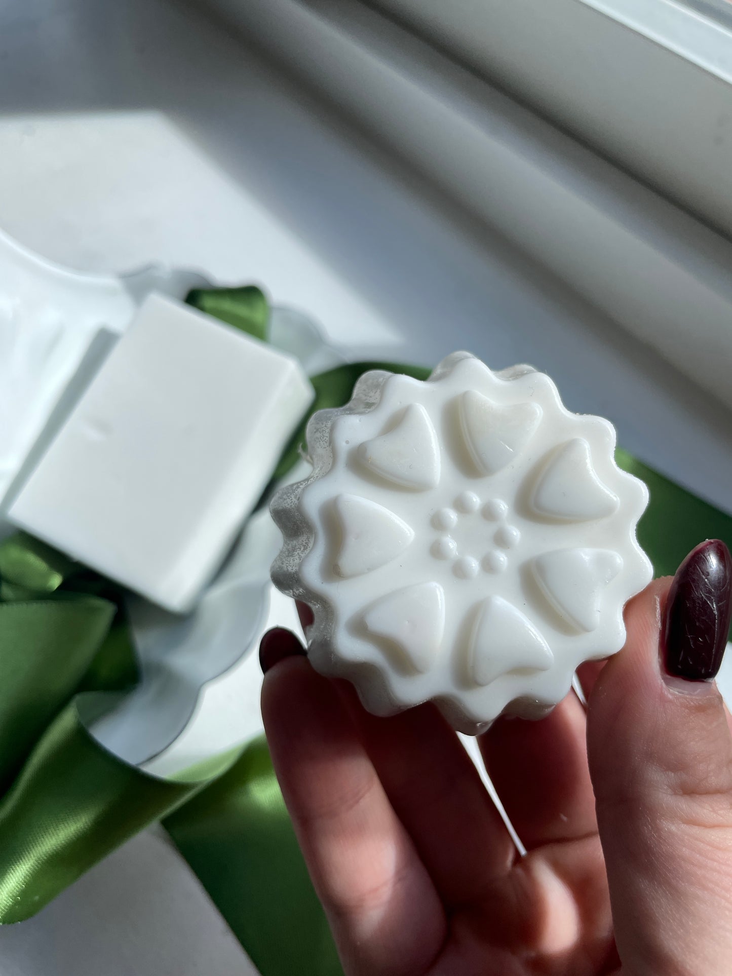 COCONUT DREAM BODY BAR FLOWER MOLD